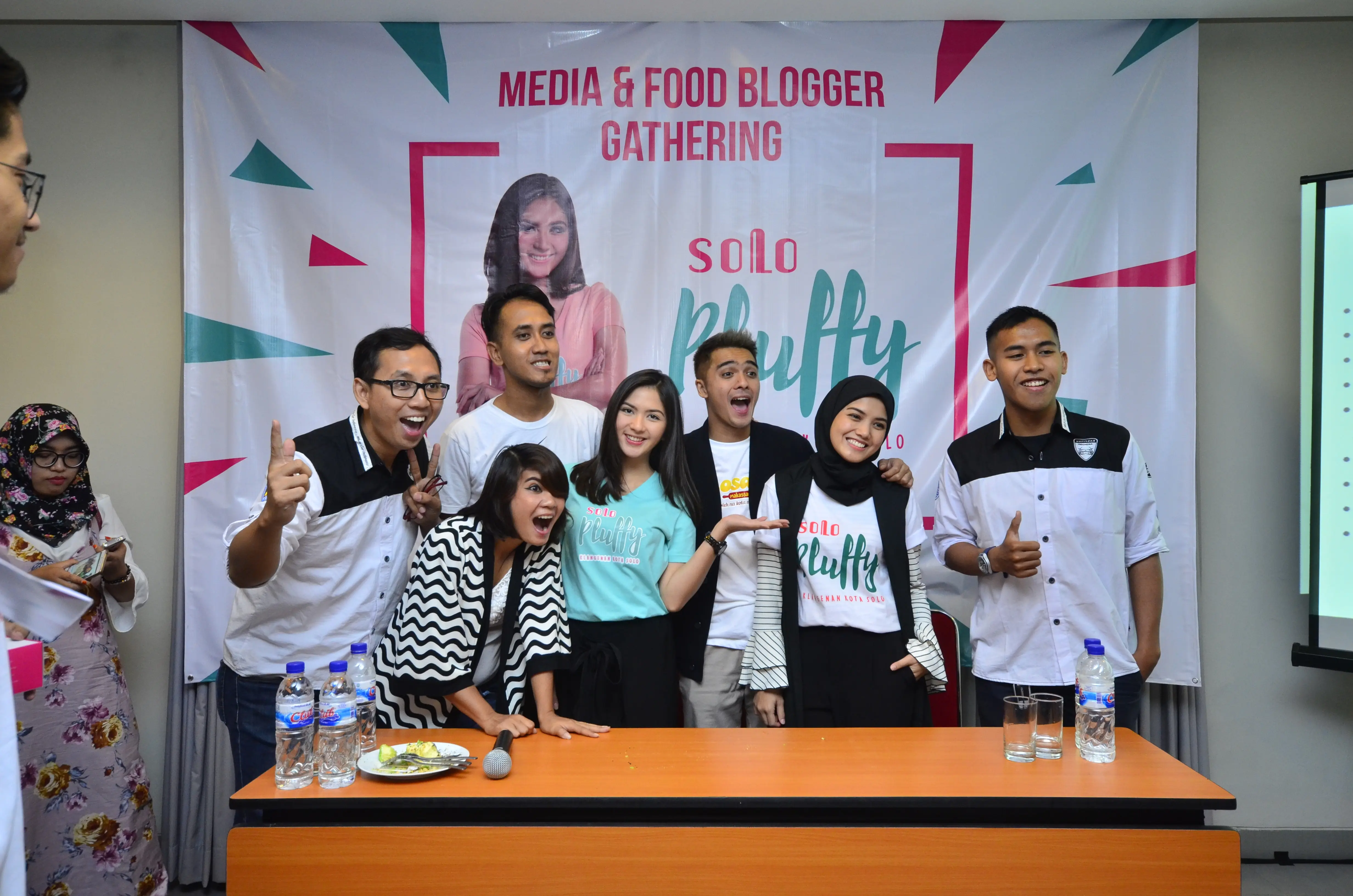 Jessica Mila disupport Ricky Harun dan Herfiza Novianti saan bertemu insan media dan foodblogger Solo. (Istimewa)