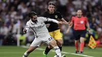 Isco Alarcon mendapat pujian dari Zinedine Zidane karena dapat memainkan peran playmaker pada laga melawan Atletico Madrid (2/5/2017). (AFP/Javier Soriano)