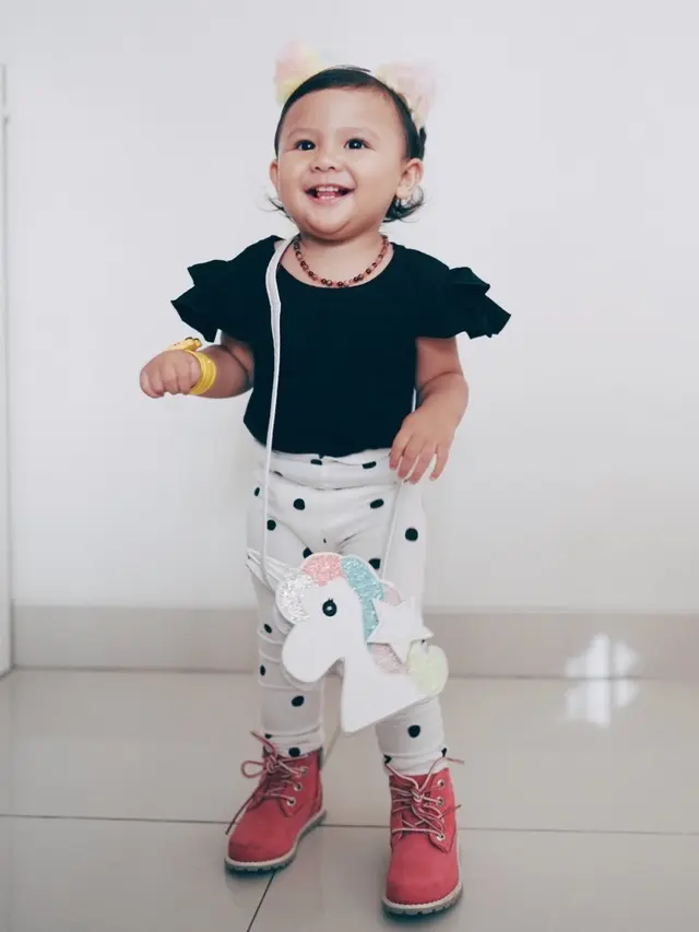 6 Gaya Kasual Sea, Anak Ryan Delon dan Sharena yang Menggemaskan