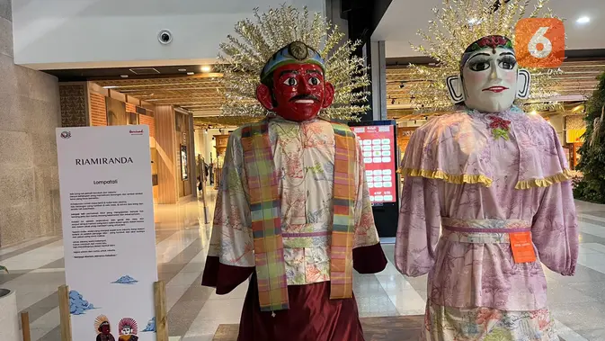Tiga Desainer Sulap Ondel-ondel Betawi Jadi Busana HUT Jakarta.