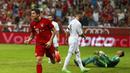 Striker Bayern Munchen, Robert Lewandowski merayakan gol yang dicetaknya ke gawang Real Madrid dalam final Audi Cup 2015 di Munchen, Jerman. (5/8/2015). (Reuters/Michaela Rehle) 