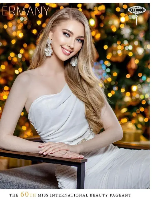 Miss International 2022 rupanya bukan pengalaman pertamanya. Ia juga pernah menjadi kontestan MIss Global 2021 dan Miss Supranational 2022.