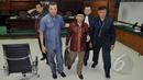 Fuad Amin Imron saat hendak pulang usai menjalani sidang perdana di Pengadilan Tipikor, Jakarta, Kamis (7/5/2105). Fuad terlibat kasus dugaan suap jual beli pasokan gas alam di Gresik dan Gili Timur, Bangkalan. (Liputan6.com/Andrian M Tunay)