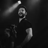 Calum Scott tampil memukau di hadapan publik Jakarta, 2 Desember kemarin. (Foto: Facebook Page Calum Scott)