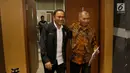 Ketua KPK Agus Rahardjo (kanan) bersama Ketua BNN Heru Winarko saat akan mengikuti rapat bersama Komisi III DPR di Kompleks Parlemen, Jakarta, Rabu (12/6/2019). Rapat tersebut membahas Rencana Kerja dan Anggaran (RKA) K/L Tahun Anggaran 2020. (Liputan6.com/JohanTallo)