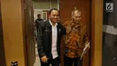 Ketua KPK Agus Rahardjo (kanan) bersama Ketua BNN Heru Winarko saat akan mengikuti rapat bersama Komisi III DPR di Kompleks Parlemen, Jakarta, Rabu (12/6/2019). Rapat tersebut membahas Rencana Kerja dan Anggaran (RKA) K/L Tahun Anggaran 2020. (Liputan6.com/JohanTallo)