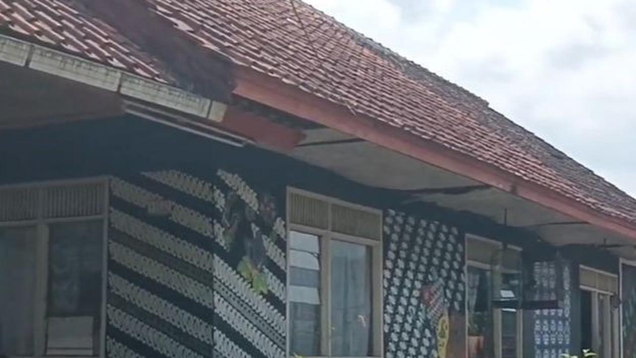 "Tujuan membantik ada nilai ekonomisnya bisa dijual di kampung bantik dan menjadi Desa Wisata sehingga berkunjung disuguhkan dengan pakaian-pakaian batik yang dijual belinya alakadarnya mereka menjual di halaman-halaman rumah," dia menambahkan.<br>