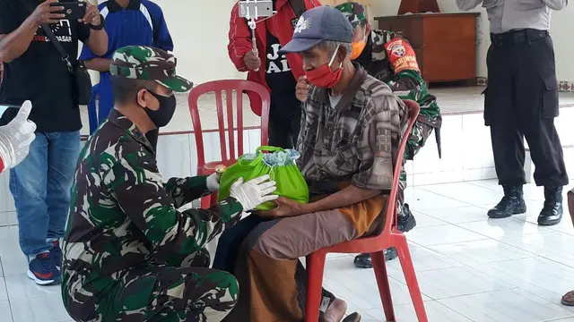 Pemuda Banjar Serokadan mencipatakan lagu khusus untuk TNI saat menjalani isolasi