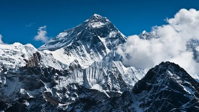 7 Gunung yang Disucikan di Muka Bumi