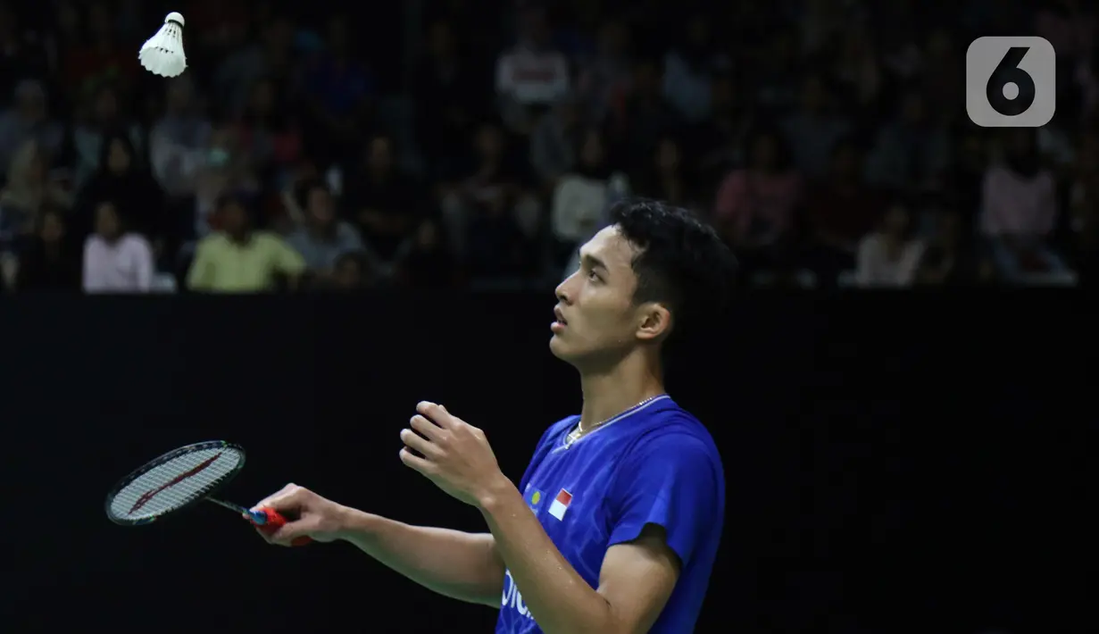 Pebulutangkis Indonesia, Jonatan Christie saat melawan Wang Tzu Wei (China Taipei) pada babak kedua tunggal putra Indonesia Masters 2020 di Istora GBK, Jakarta, Kamis (16/1/2020). Jonatan unggul 21-15 21-15 dan melangkah ke babak perempat final. (Liputan6.com/Helmi Fithriansyah)