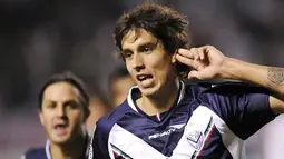 Gelandang Velez Sarsfield Ricardo Alvarez seusai menjebol gawang Liga de Quito dalam laga lanjutan Copa Libertadores di Quito, 5 Mei 2011. AFP PHOTO/RODRIGO BUENDIA