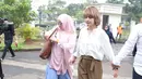 Setahun pisah ranjang, penyanyi Prastiwi Dwiarti atau yang dikenal dengan Tiwi T2, akhirnya menggugat cerai suaminya, Shogo Sakuramoto. Perselisihan sering kali terjadi pada pasangan ini. (Adrian Putra/Bintang.com)