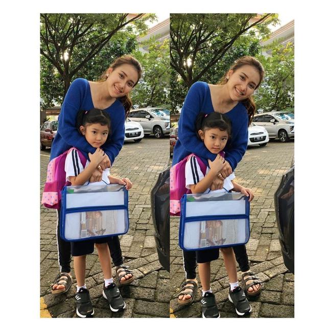 Jadi Single Mom, Ini 6 Potret Seleb Cantik saat Mengasuh Anak