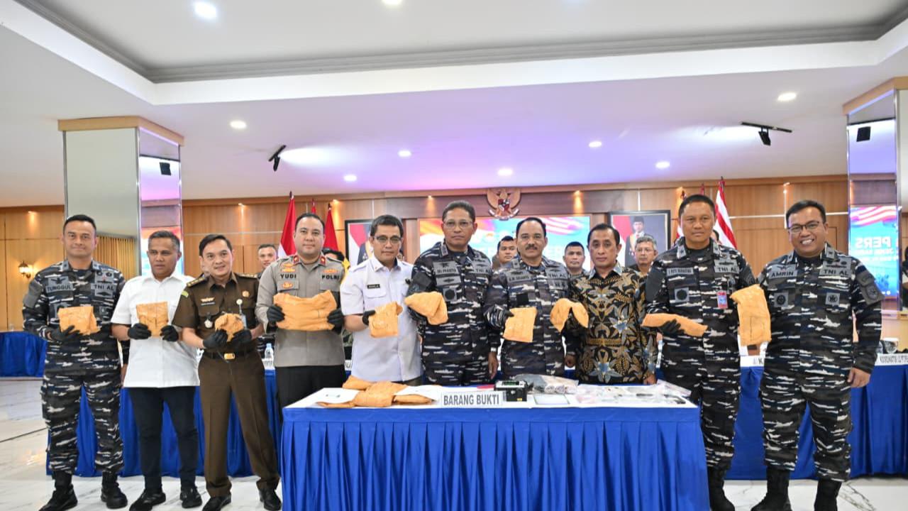TNI AL dan PAM Pelabuhan Tanjung Priok Gagalkan Penyelundupan 10 Kg Sabu dari Pontianak