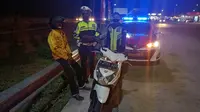 Pengendara motor masuk jalan Tol Mojokerto-Surabaya  (Foto: Dok Istimewa)