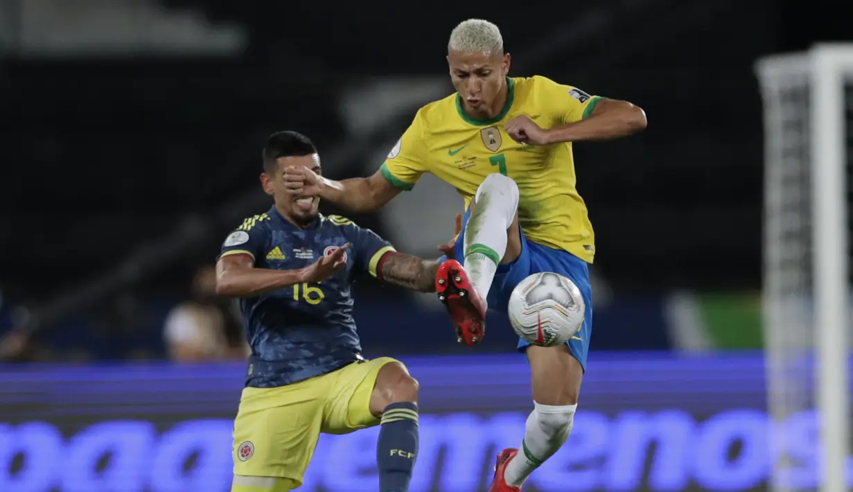 Brasil pun berusaha mencari gol penyeimbang lewat beberapa serangan. Namun sayangnya skor 0-1 tak berubah hingga peluit turun minum dibunyikan. (Foto: AP/Silvia Izquierdo)