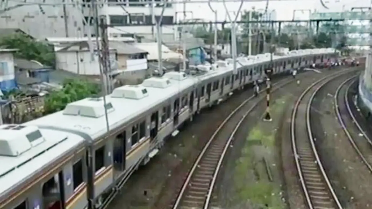 KRL Anjlok di Dipo Jatinegara