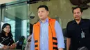Teddy diperiksa dengan statusnya sebagai tersangka di kasus dugaan suap pembangunan tanggul laut di Biak Numfor, Papua Barat, Selasa (22/7/2014) (Liputan6.com/Faisal R Syam)