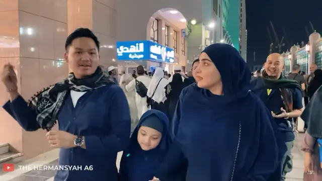 Azriel Beli Cincin Emas Untuk Sarah Menzel