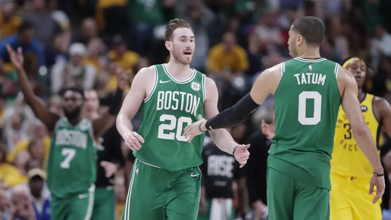 Gordon Hayward dan Jayson Tatum