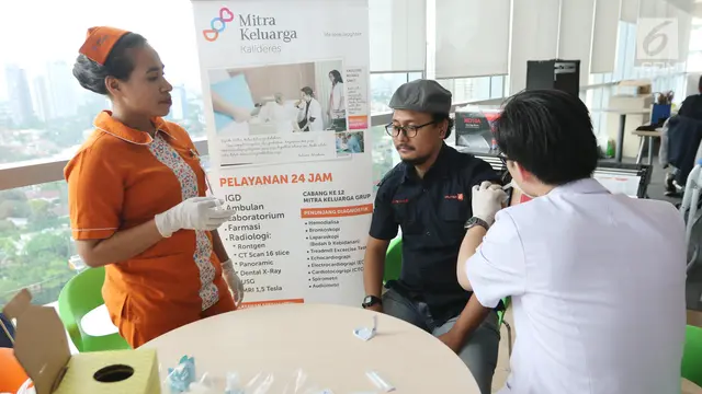 Karyawan Liputan6.com mengikuti vaksin Difteri massal