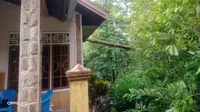 Pohon tumbang menimpa sebuah rumah di Kabupaten Kepulauan Sitaro, Sulut.