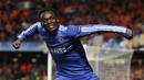5. Michael Essien (2005-2006) - Dari Lyon ke Chelsea dengan nilai transfer: 34,2 juta poundsterling. Nilai saat ini menurut data inflasi: 132,6 juta poundsterling. (AFP/Glyn Kirk)