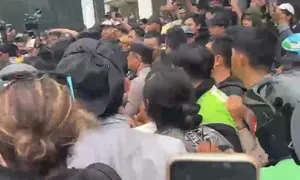Massa AMPB Bubar dari DPR, Polisi Tangkap Orang Bawa Sajam dan Copet