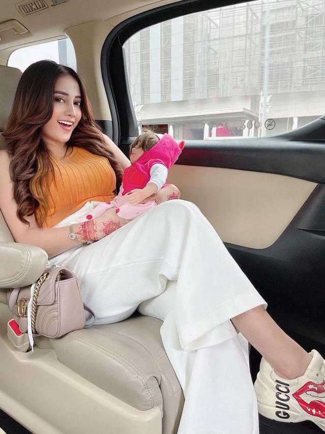 Disangka Adik Olla Ramlan, Ini 6 Potret Chintya Ramlan yang Namanya Viral