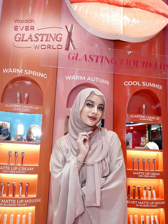 Mengenal Kecanggihan Teknologi GlassCushion dari Glasting Liquid Lip Wardah yang Viral di “EverGlasting World” Kota Kasablanka