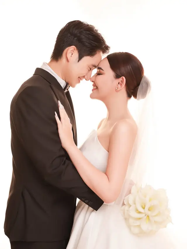 Foto Prewedding Amanda Manopo kenakan gaun putih. [@fdphotography90]