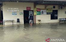 Banjir Rendam Puskesmas Kasemen Serang, Layanan Kesehatan Terganggu Sejak Jumat Malam