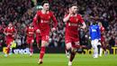 Pemain Liverpool, Diogo Jota (tengah kanan) melakukan selebrasi bersama Curtis Jones setelah mencetak gol ke gawang Everton dalam laga lanjutan Liga Inggris 2024/2025 di Anfield, Liverpool, Inggris, Rabu (02/04/2025) waktu setempat. (AP Photo/PA/Peter Byrne)