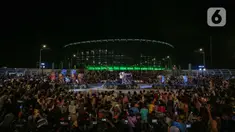 Masyarakat menonton Festival Tabuh Bedug Malam Takbiran di Jakarta International Stadium (JIS), Jakarta, Minggu (1/5/2022). Pemerintah Provinsi DKI Jakarta menyelenggarakan Festival Beduk bertepatan dengan malam menyambut Idul Fitri 1443 Hijriah. (Liputan6.com/Faizal Fanani)