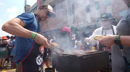 Pecahkan Rekor Dunia, Ribuan Warga Afrika Selatan Serbu Stadion Ikut Barbeku Massal