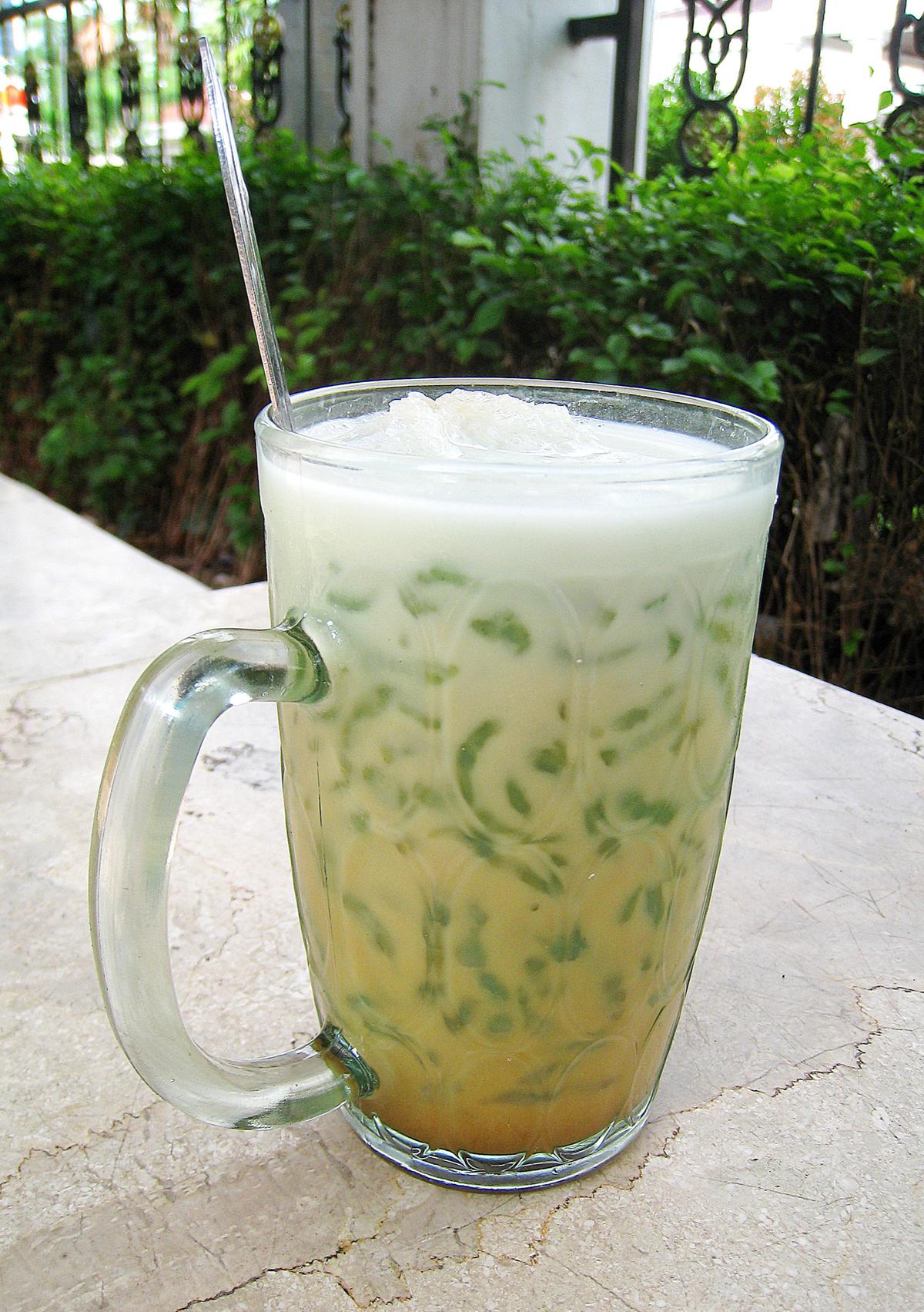Kalori dan Nutrisi segelas es cendol, serta Dampak Konsumsi Berlebihan