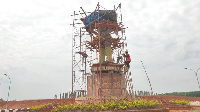 Patung Bung Karno di Banyuasin Berwajah Tembem Kini Ditutupi, Ganti Perupa Jika Tak Sesuai