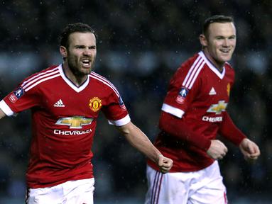 Ekspresi Juan Mata setelah mencetak gol ketiga Manchester United ke gawang Derby County dalam laga putaran keempat Piala FA, di Stadion Pride Park, Sabtu (30/1/2016) dini hari WIB. (Reuters/Eddie Keogh)