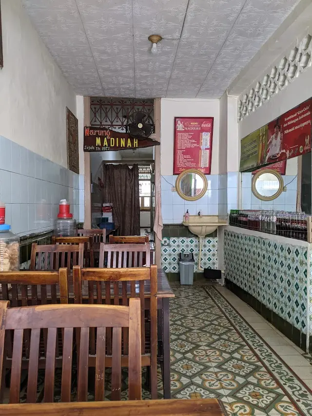12 Rekomendasi Tempat Makan Enak di Dekat Pelabuhan Tanjung Perak Surabaya 2025, Wajib Dicoba