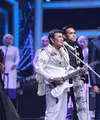 Raja dangdut Rhoma Irama terlihat hadir dalam Konser Kemenangan D'Academy Asia 3. Penyanyi dangdut dan pemeran senior itu juga berkobalorasi dengan para finalis. (Adrian Putra/Bintang.com)