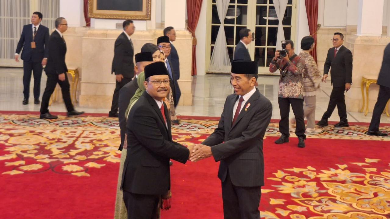 VIDEO: Momen Presiden Jokowi Lantik Mensos Gus Ipul & Kepala BNPT Irjen Eddy Hartono