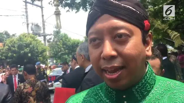 Ketua Umum PPP Muhammad Romahurmuziy, memberi ucapan selamat kepada Kahiyang Ayu dan Bobby Nasution.