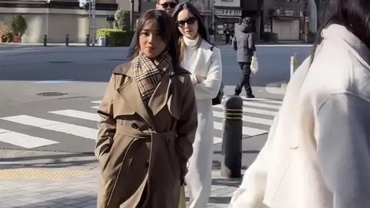 10 Beda Gaya Aaliyah Massaid dan Fuji An Memilih Liburan Akhir Tahun 2024 di Jepang