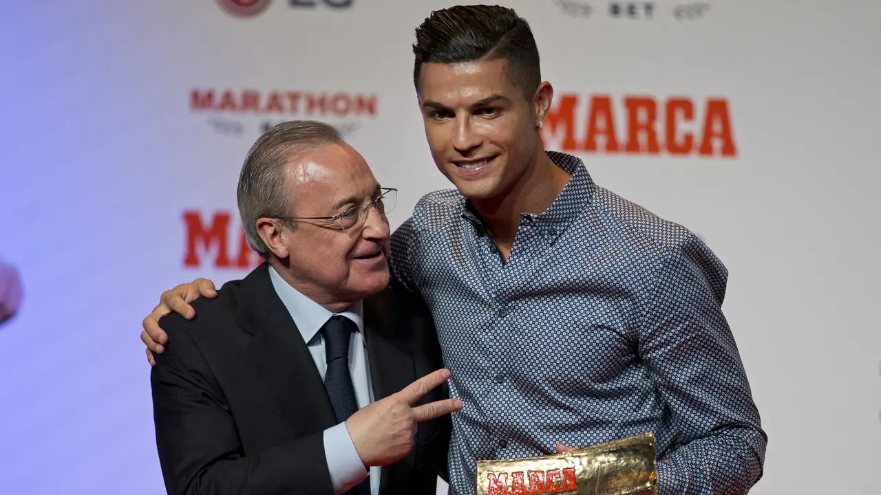 Raih Trofi Marca, Ronaldo Peluk Presiden Real Madrid