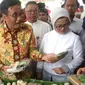Plt Gubernur DKI Djarot Saiful Hidayat saat mengunjungi Pasar Benhil. (Liputan6.com/Delvira Chaerani Hutabarat)