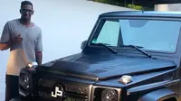 Boateng memodifikasi beberapa bagian pada mobil dengan paket bodi kit dari Prior Design.