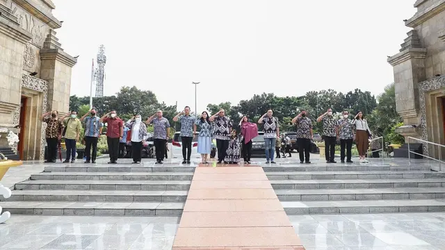 6 Momen SBY Ziarah Ke Makam Ani Yudhoyono di Hari Ultah, Tradisi Sejak 4 Tahun Lalu