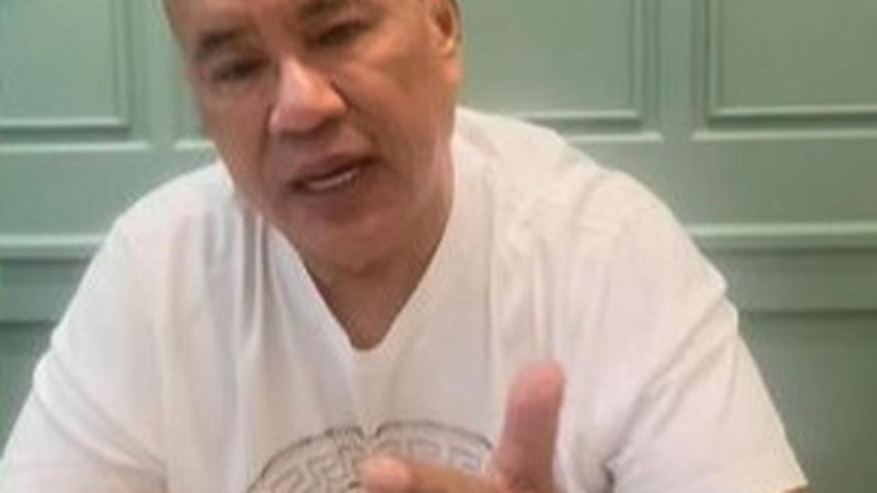 Hotman Paris Nikmati Hidup Usai Sakit Parah: Kerja di Rumah Pakai Kolor, Meeting ke Kafe