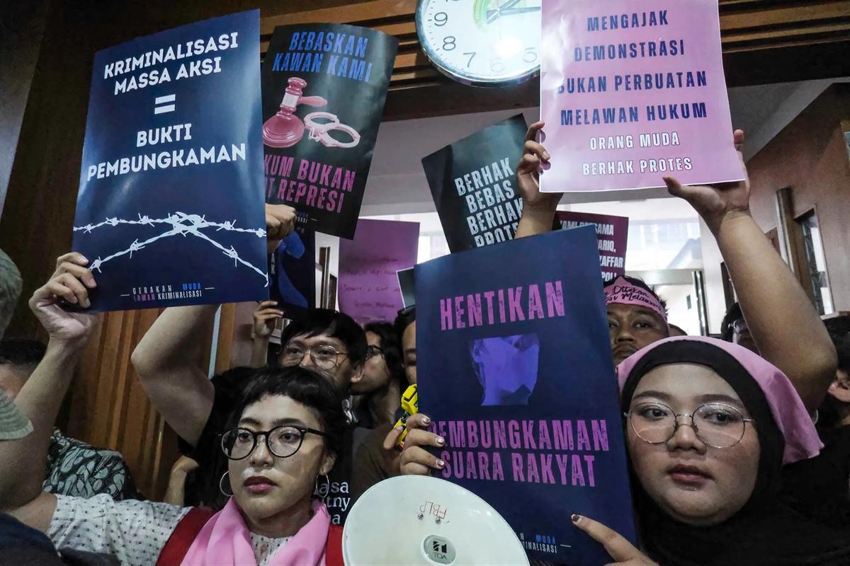 FOTO: Delpedro CS Divonis Bebas dalam Kasus Dugaan Penghasutan Demonstrasi Agustus 2025