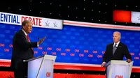 Presiden Joe Biden dan mantan Presiden Donald Trump terlihat saat debat calon presiden (capres) yang disiarkan CNN di Atlanta pada 27 Juni 2024. (Will Lanzoni/CNN)